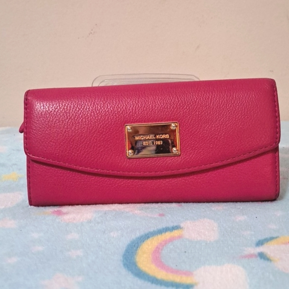 Christmas sale 🎄Michael Kors Hot Pink Lg. Wallet